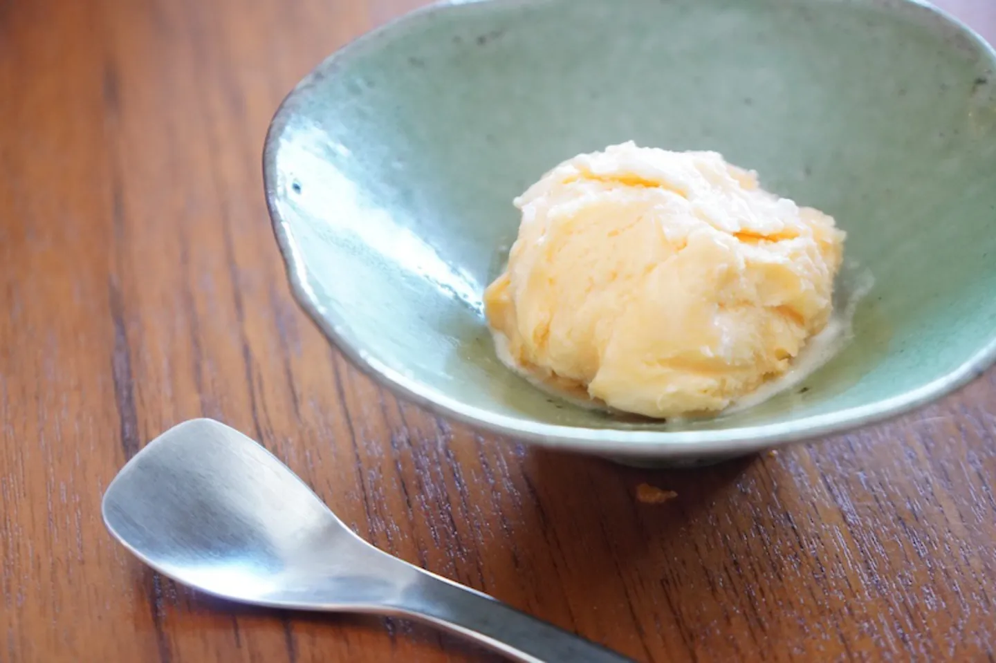 卵と砂糖のみなので非常に優しい味わい。バニラビーンズを足せば本格的なバニラ味になるという