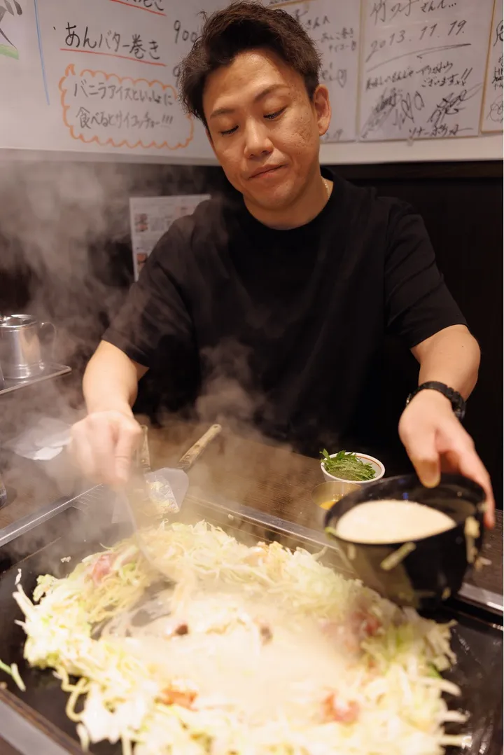 ▲両手で勢いよく焼くのではなく、ゆっくり丁寧に焼くのが美味しくなるコツだそう。