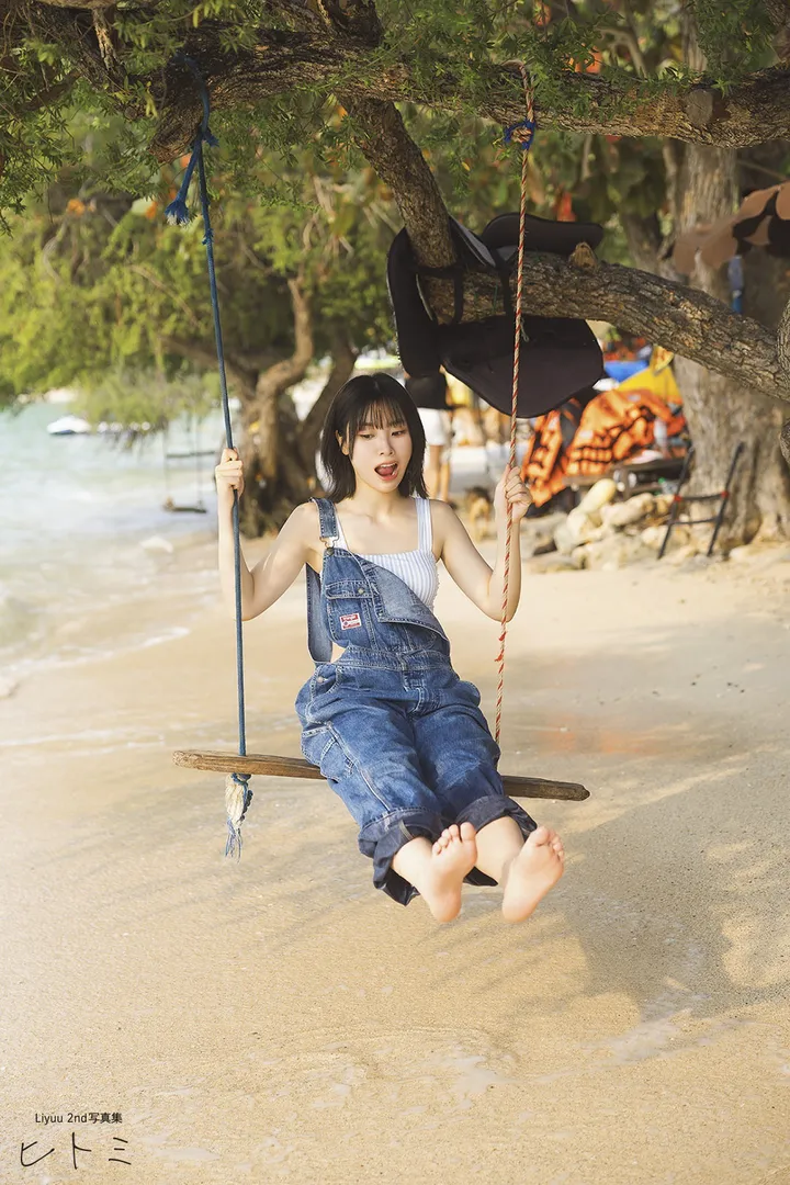 Liyuu 2nd写真集「ヒトミ」