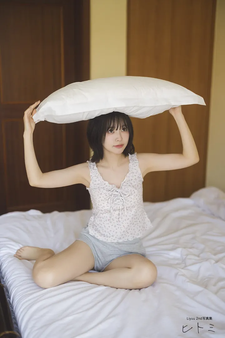 Liyuu 2nd写真集「ヒトミ」