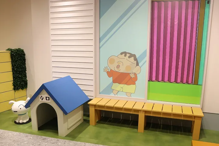 縁側に座れるように作られている