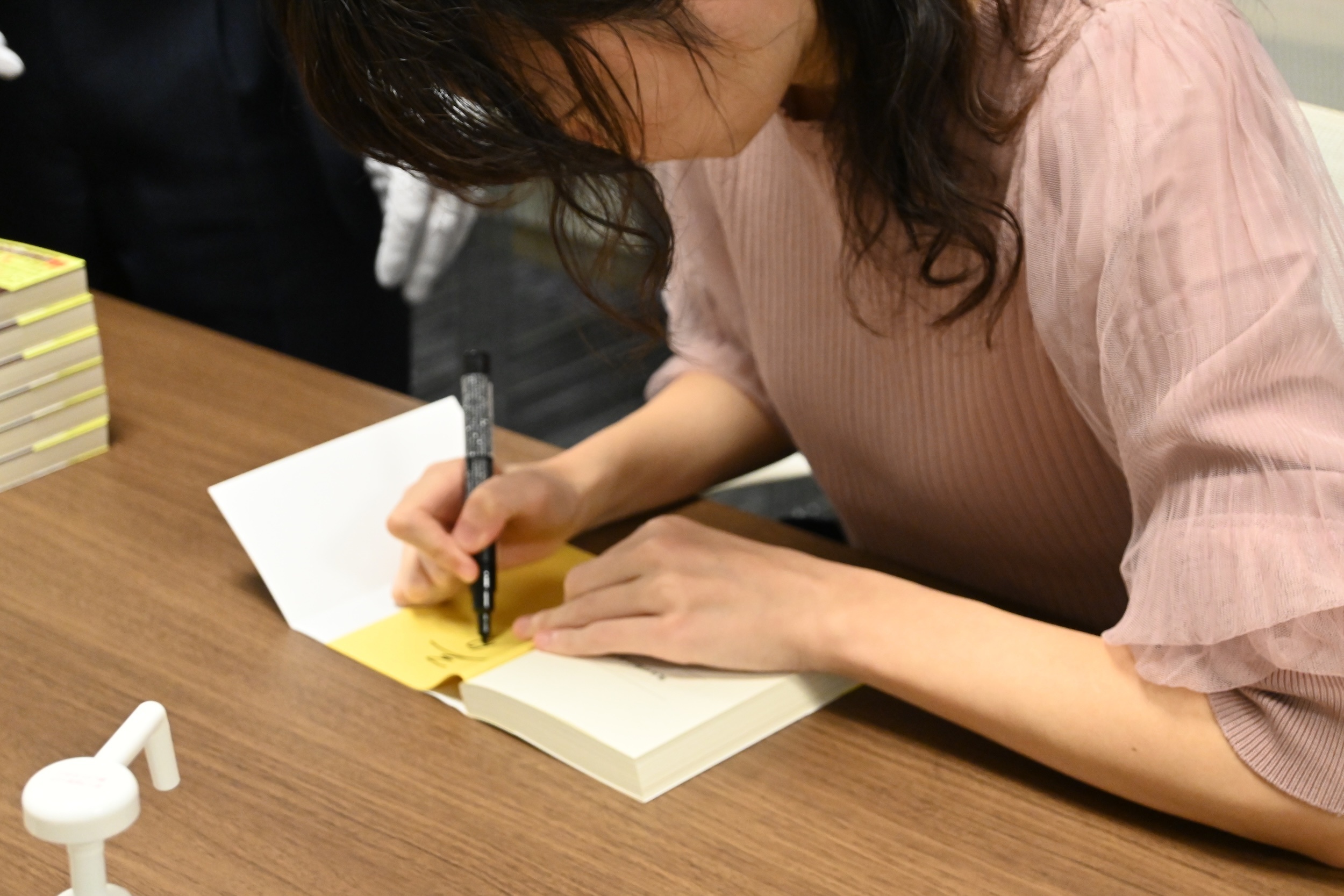 サイン本作成の様子
