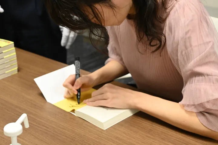 サイン本作成の様子