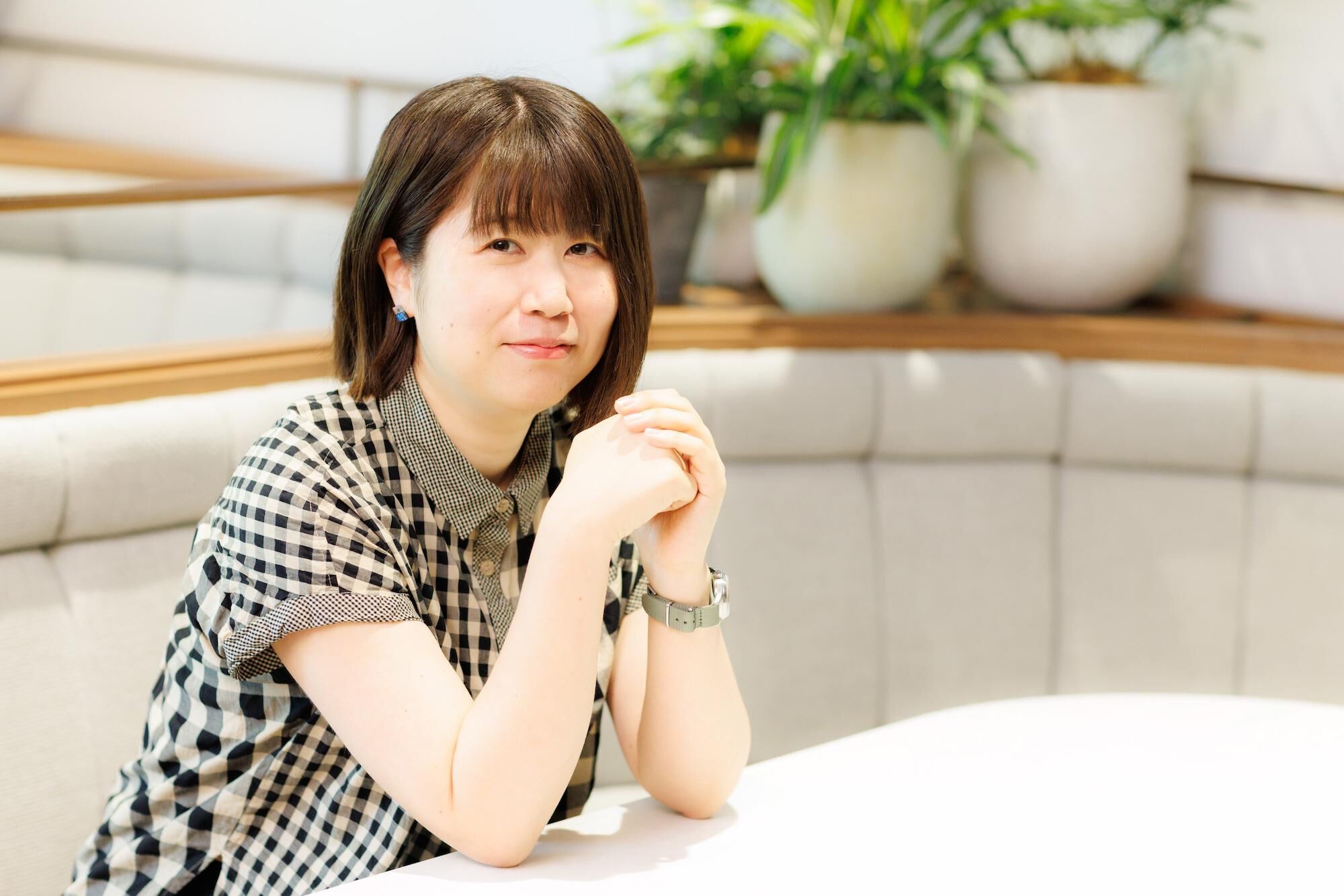 歌人・岡本真帆が『死にプロ』をイメージした連作短歌を詠む！「恋人じゃなくてもきみは優しいね」切なくも美しいラブストーリー【インタビュー】 | ダ・ヴィンチWeb