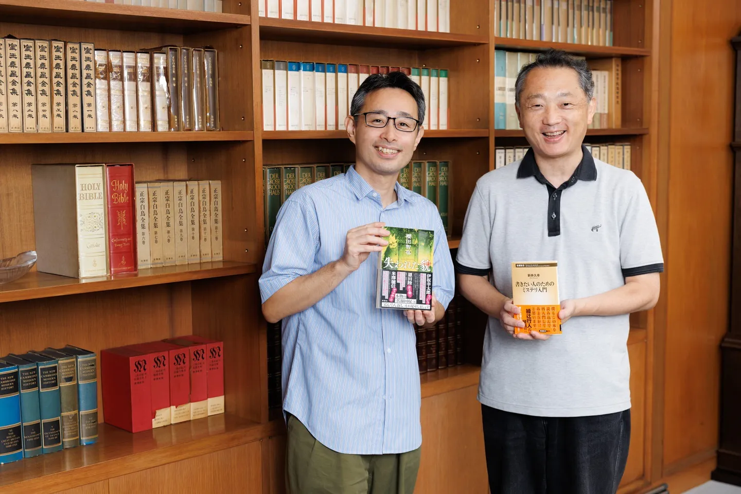 『失われた貌』著者・櫻田智也さん(左)と担当編集者・新井久幸さん