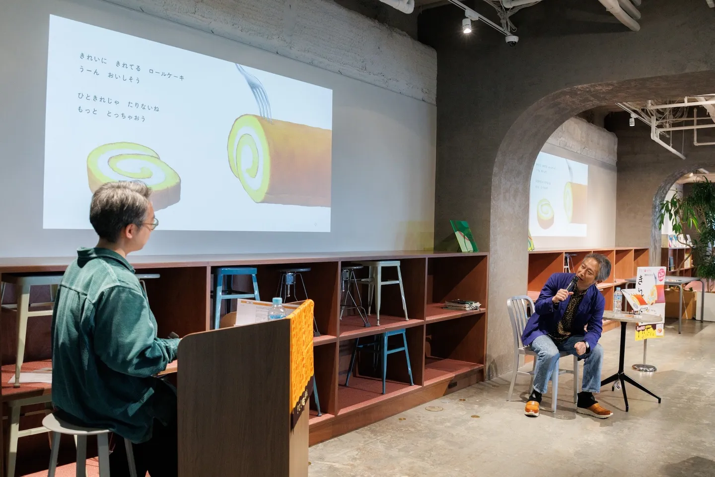 『大ピンチずかん』作者・鈴木のりたけ「絵がボケて、読む人がツッコむ」トークイベント開催。新作『きれてる』にちなみ超ロングロールケーキが登場‼【イベントレポート】
