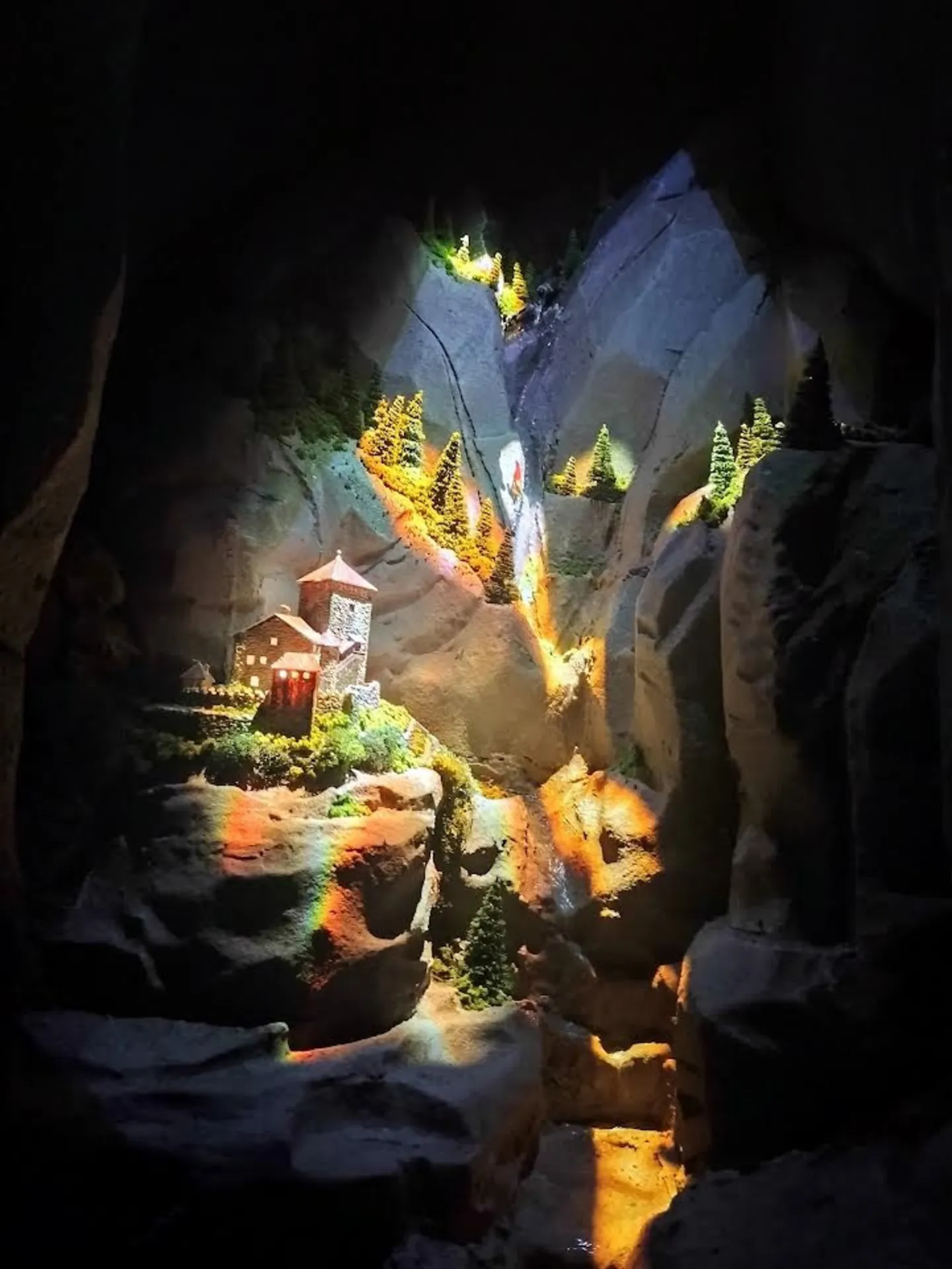 水風呂から見えるプロジェクションマッピング（撮影：勝俣）