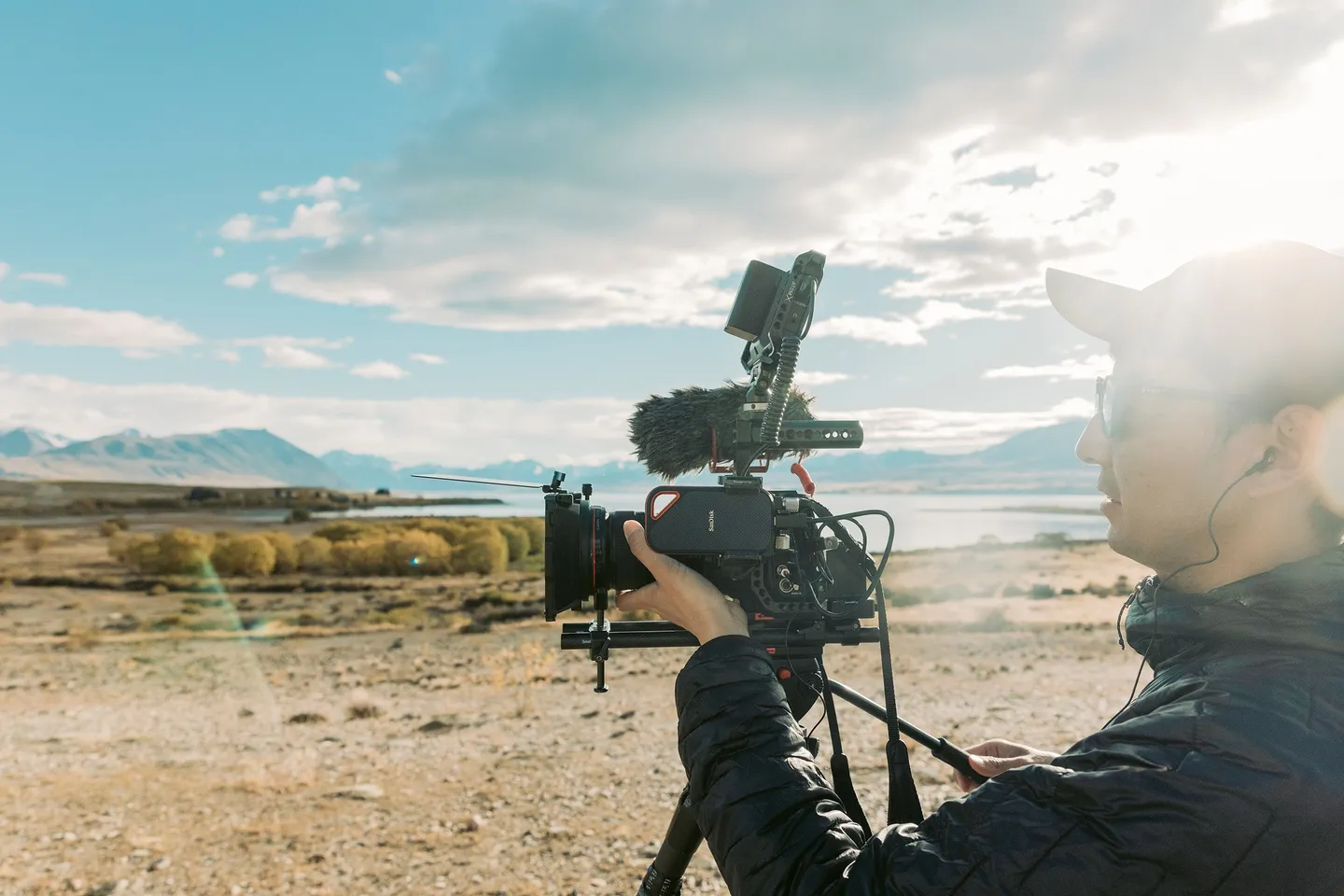 映画『楓』メイキング映像の撮影中。SANDISK Extreme PRO® ポータブルSSD(写真中央)