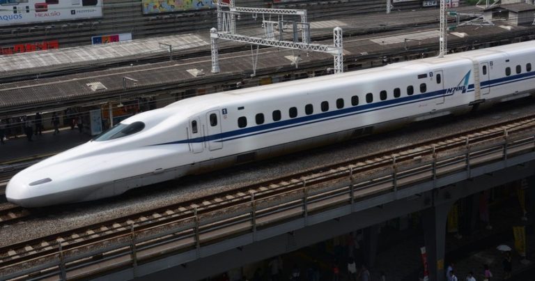 5c3b1aa2444ce_374758257-