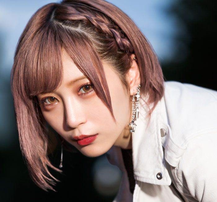 名前のない感情が、普遍を撃ち抜く。「依り代・ReoNa」が見つけた、歌