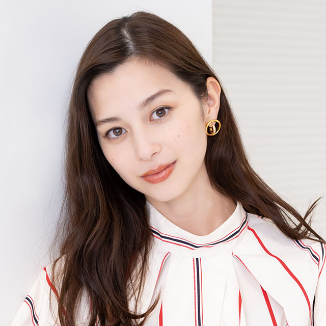 中条あやみ 中条あやみ、ビビッドな真紅のドレスで“TGC 北九州 2022”が