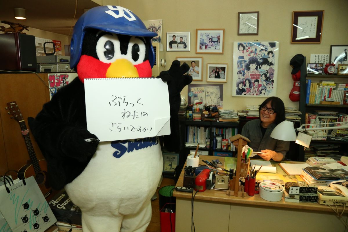 畜生ペンギン つば九郎があだち充の仕事場に突撃 スペシャル対談が話題に サンデー35号 ダ ヴィンチニュース