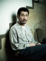 映画『酔うと化け物になる父がつらい』主演・渋川清彦「アルコールに溺れる父を演じるのに、現場でウィスキーのお湯わりを呑んだ」