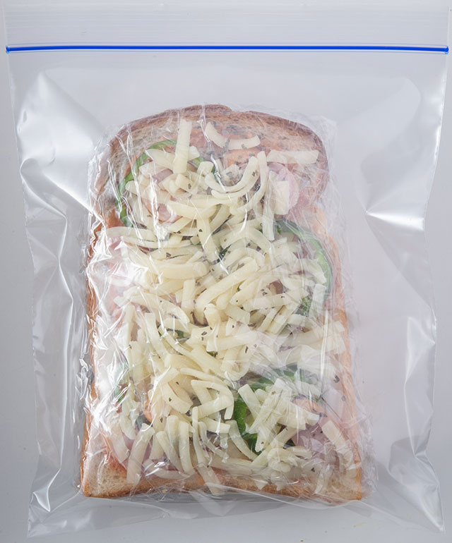ラップで包み、保存袋に入れて冷凍保存。