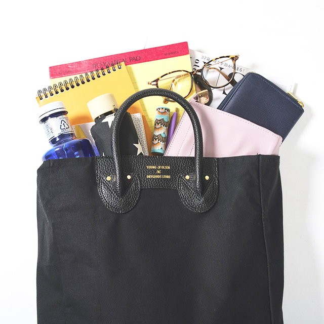 『YOUNG & OLSEN The DRYGOODS STORE PACKABLE BAG BOOK BLACK SPECIAL PACKAGE ver.』（宝島社）