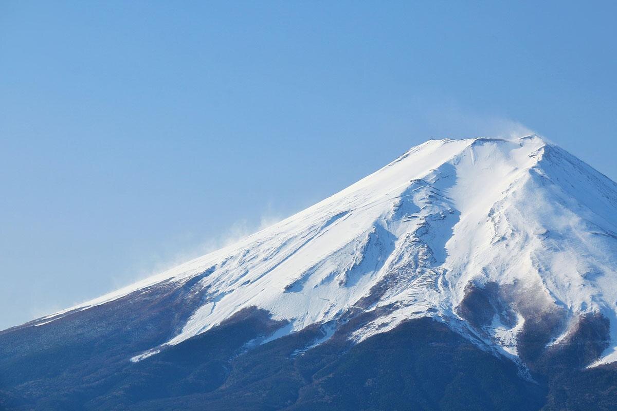 富士山山頂の「初雪」っていつごろ？