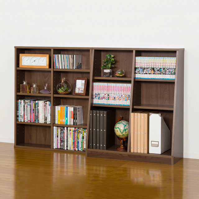 【ニトリ】：上段・下段で奥行きの違うオープン書棚