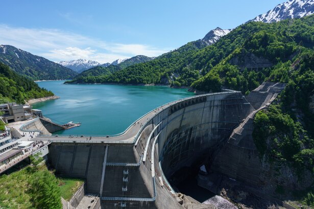 巨大ダムの形にはどんな意味がある？