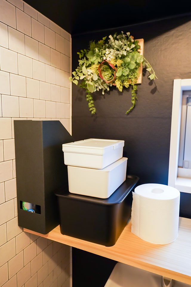 トイレのお掃除グッズはファイルボックスやフタ付きケースに隠して収納