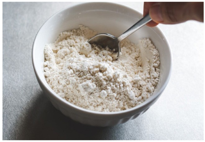 とびきりてがるなおやつ 小麦粉と砂糖を使わず、さくっと混ぜるだけ！