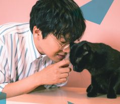 ミキ・亜生が5匹の愛猫たちにしている“推しネコ活”を大公開！ お世話の仕方や猫の本音が猫目線で学べる新感覚の「猫飼育本」