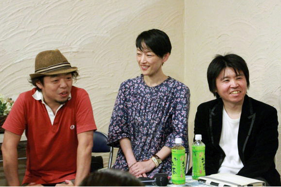 写真左から、うめ・小沢高広、松田奈緒子、森田崇